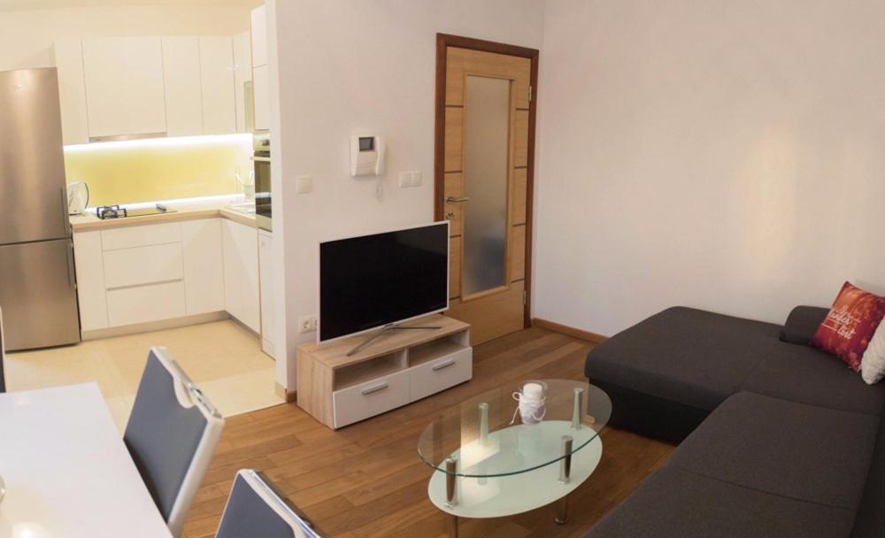 Heidi Apartment โปดสตรานา ภายนอก รูปภาพ